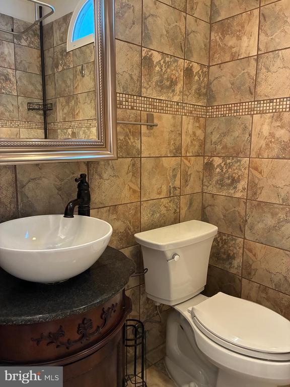 Building Photo - 717 Kearny St NE