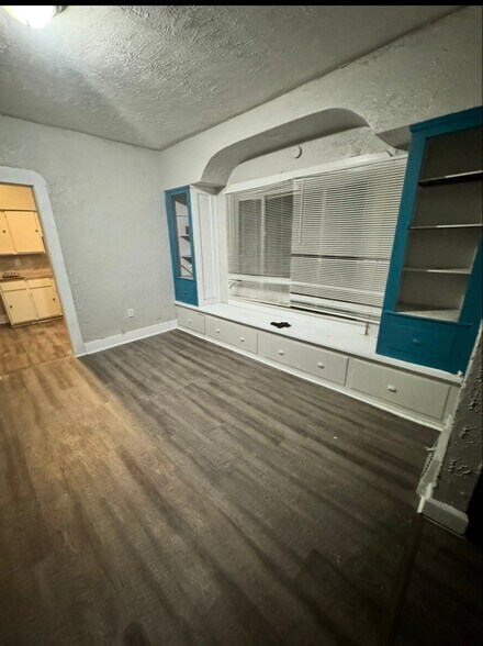 Building Photo - 11117 Prince Ave