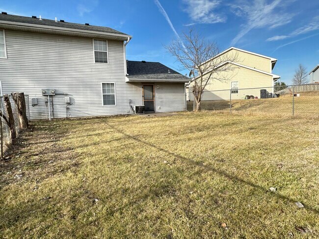 Building Photo - 2411 Carnation Dr