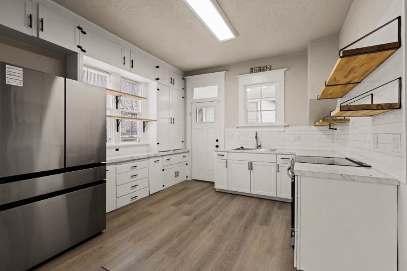 Building Photo - 204 18th Ave S