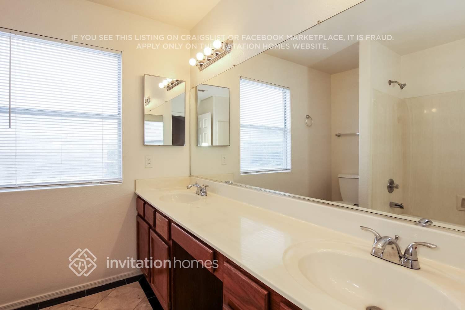 Building Photo - 11411 W Primrose Dr