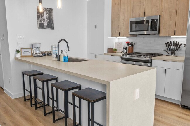 Building Photo - 6740 Peerless St