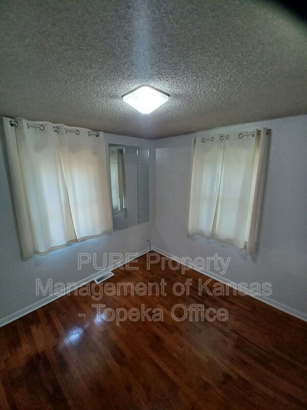 Building Photo - 4227 SW Drury Ln