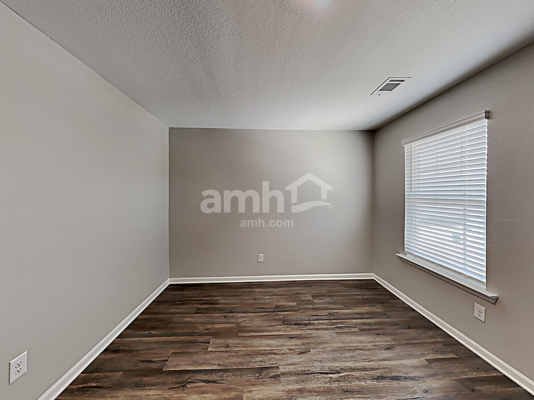 Building Photo - 415 Vermeer Ct