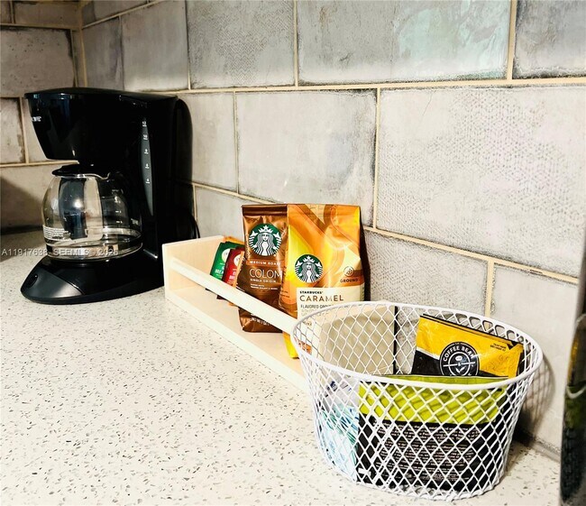 Building Photo - 22 SE 13th Terrace