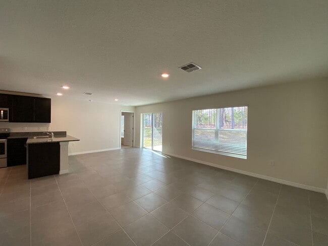 Building Photo - Desirable Lake Diamond Subdivision 3/2/2 **Won't Last**