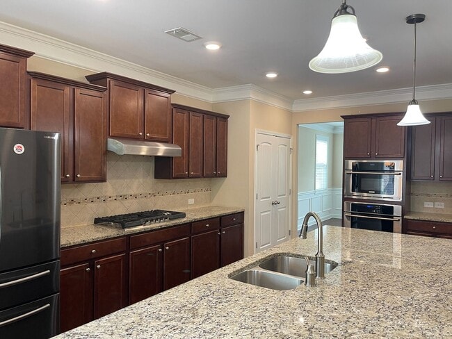 Building Photo - Large, Beautiful Home in Berkeley Hills Estate
