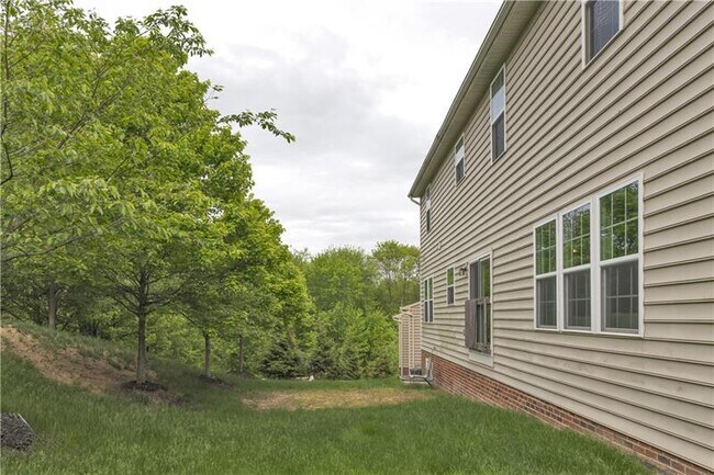 Building Photo - 207 Eddie Lewis Dr