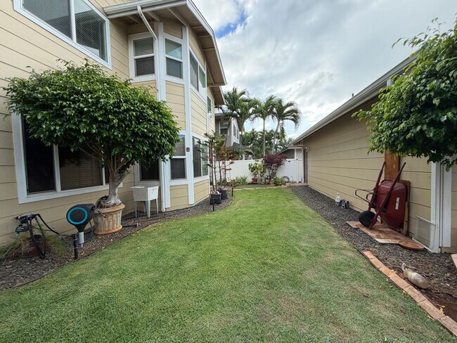 Building Photo - Spacious 4-Bedroom Ewa Beach Home with Den...