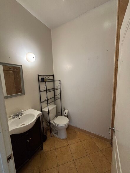 Building Photo - 2421 Hunter St