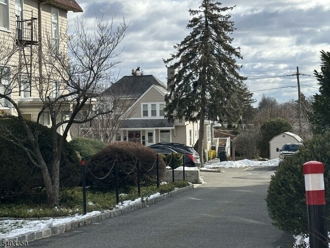 Building Photo - 39 N Mountain Ave