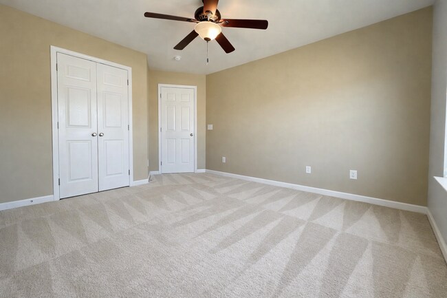 Building Photo - Comfort, Space & Convenience in Summerville