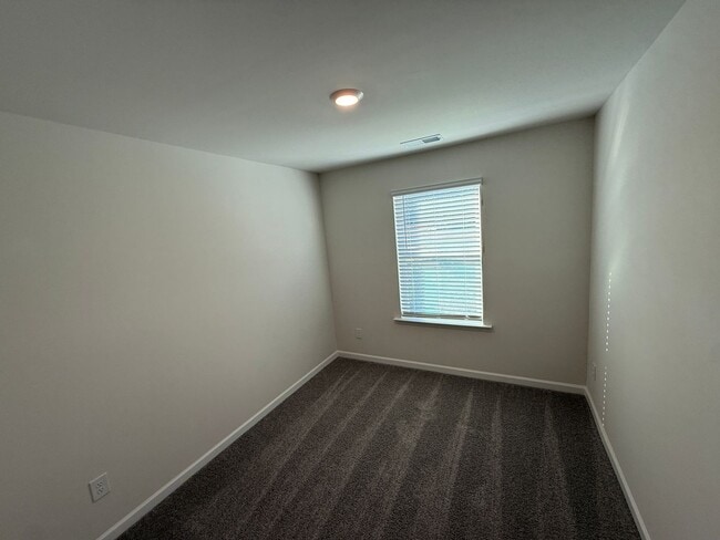 Building Photo - Beautiful Townhome in Charlotte
