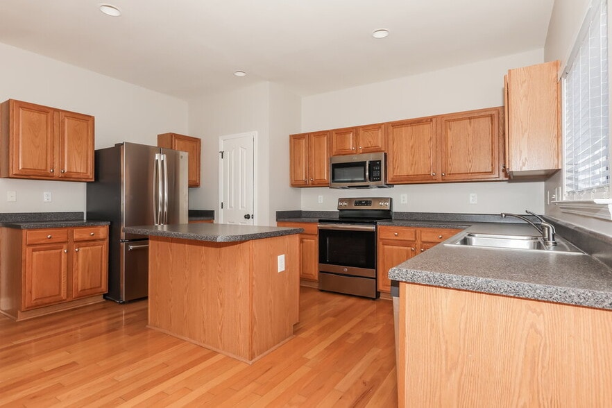 Building Photo - 4800 Abercromby St