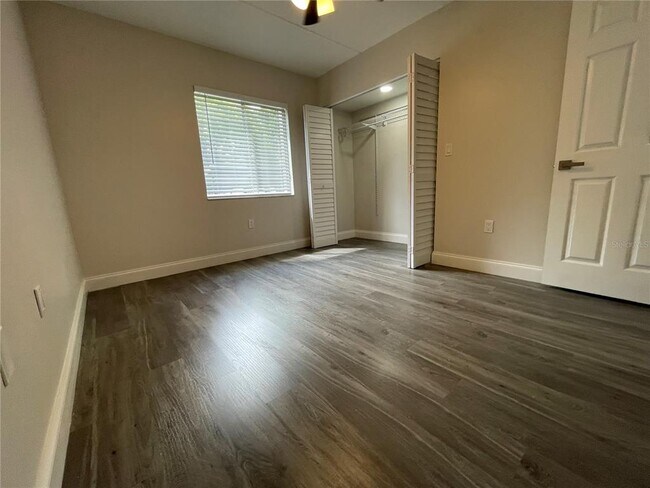 Building Photo - 211 Pine Ct