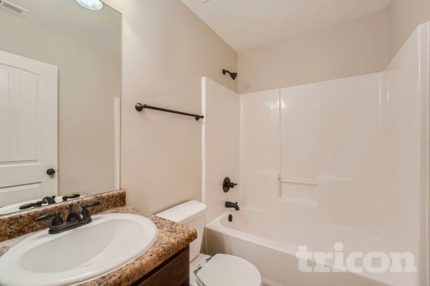 Building Photo - 4025 Trimrose Ct