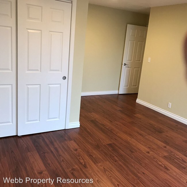 Building Photo - 115 SE 12th Ave