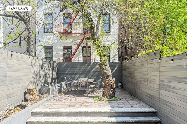 Building Photo - 557 W 159th St