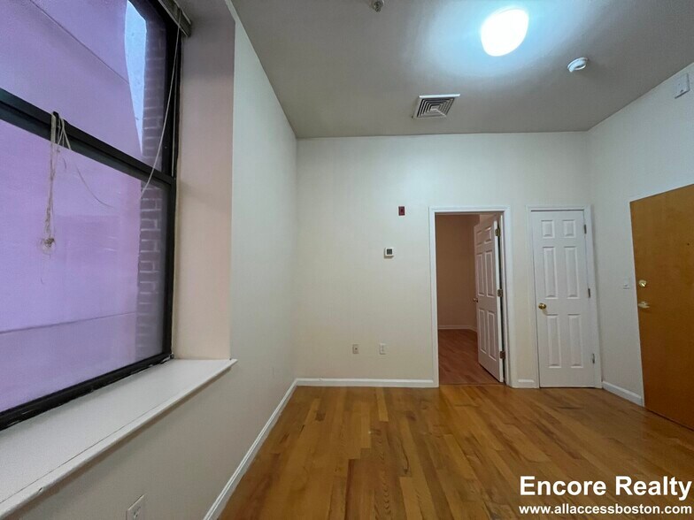Building Photo - 11 Edinboro St