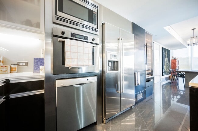 Building Photo - Wake Up to the Las Vegas Skyline – Premium 2-Bedroom Unit with Wall-to-Wall Windows