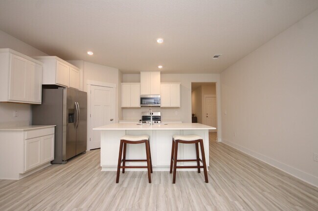 Building Photo - Don’t Miss This 4BR Avalon Home — Modern Interior, Open Floor Plan & Access to Pool, Volleyball &...