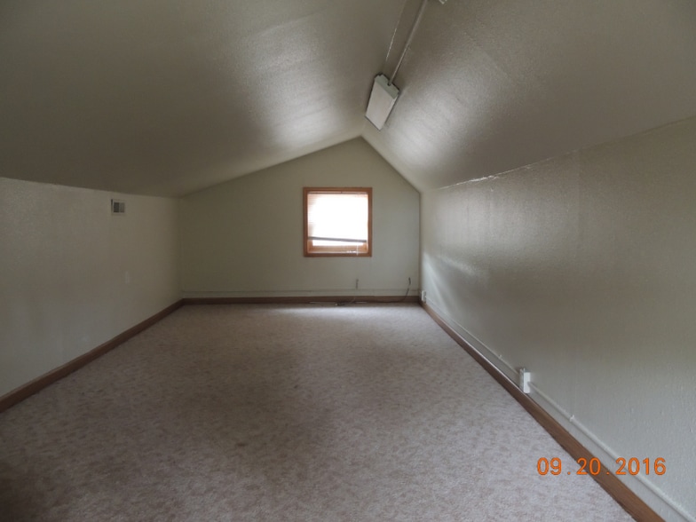 Building Photo - 402 1st St N