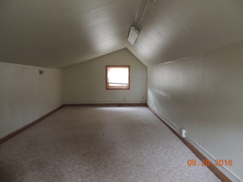 Building Photo - 402 1st St N