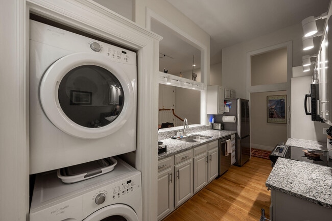 Building Photo - 225 Riverside Dr