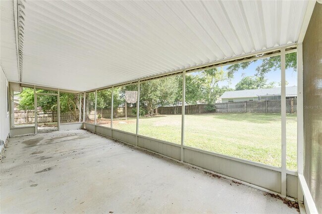Building Photo - 4505 SE 12th Pl