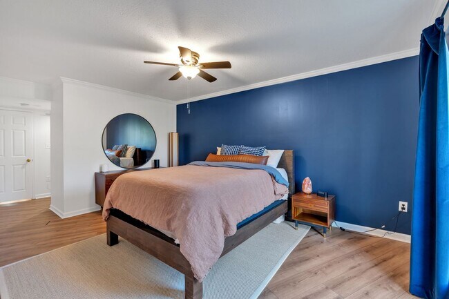 Building Photo - 25109 Plantation Dr NE