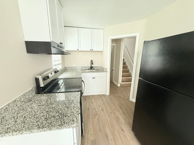 Building Photo - Renovated 3-Bedroom Home – We Welcome Sect...