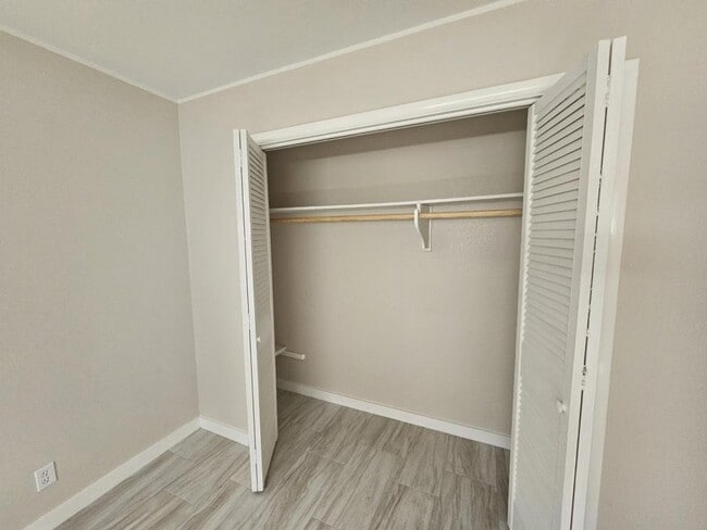 Building Photo - 2502 E Poplar Ave