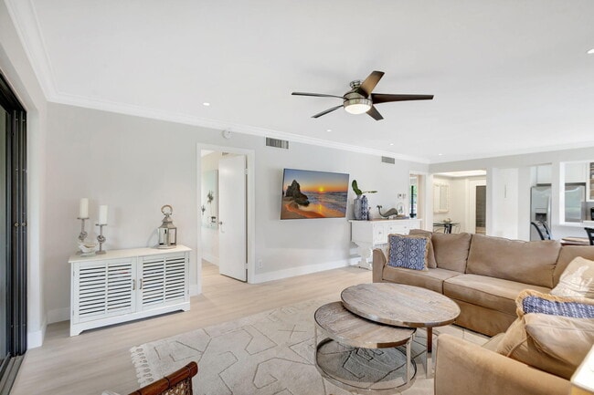 Building Photo - 438 Brackenwood Ln S