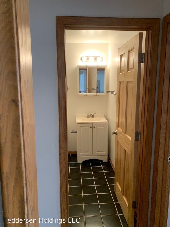 Building Photo - 615 E 18th St