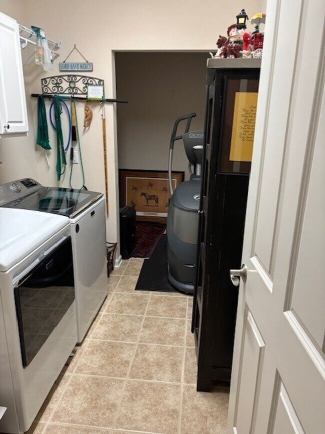 Building Photo - Welcome to Abbey Glen