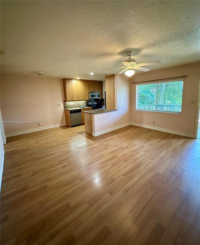 Building Photo - 1423 Holly Heights Dr