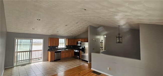 Building Photo - 80 Unit St