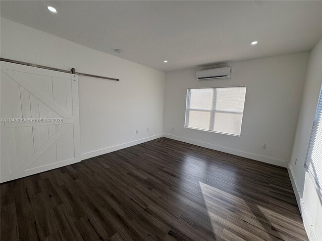 Building Photo - 3237 SW 4th St