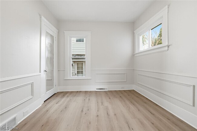 Building Photo - 22955 Fairmount Blvd