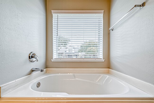 Building Photo - 758 Brushy Glen Dr