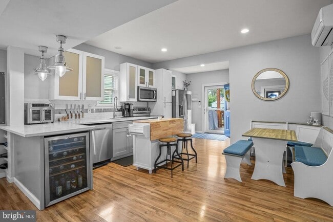 Building Photo - 6032 Melbourne Ave