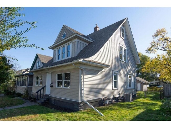 Building Photo - 1606 Concordia Ave