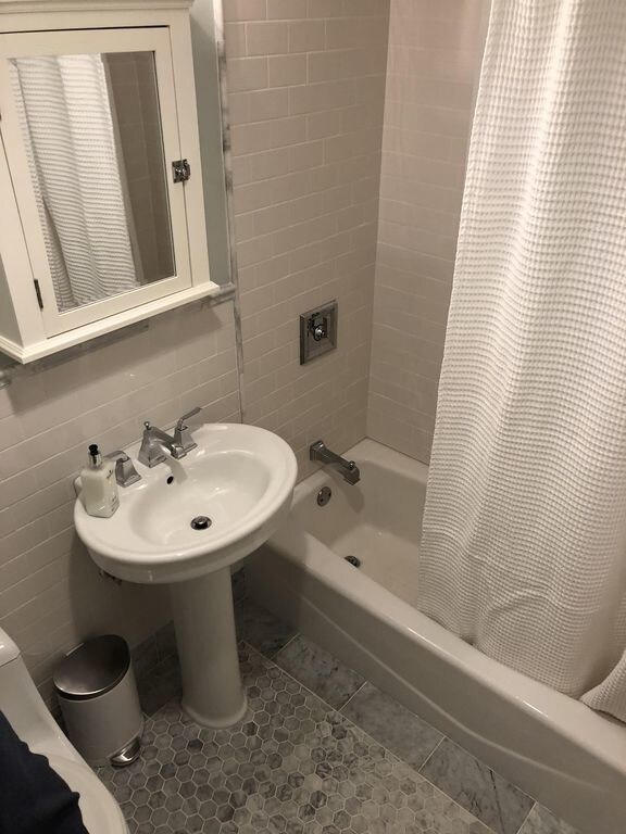 Building Photo - 30 Point Breeze Dr