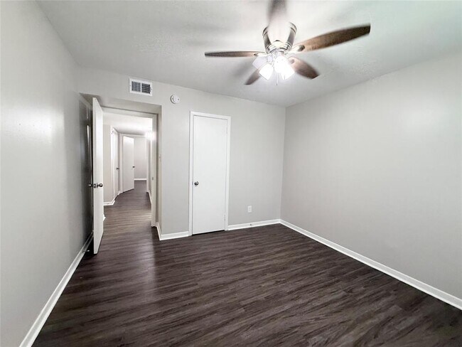 Building Photo - 500 Willow Dr