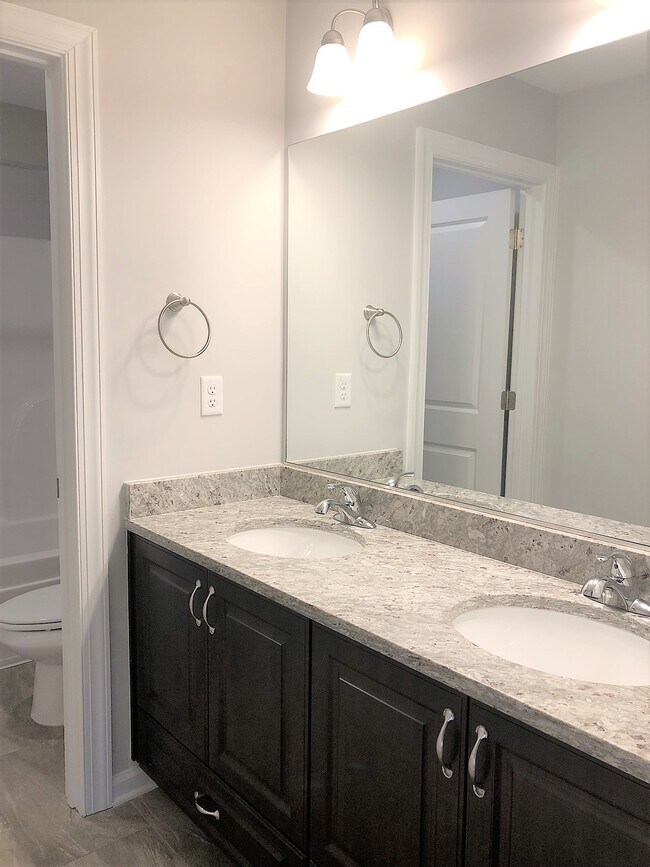 Building Photo - 902 Chesford Dr