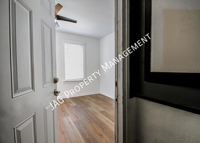 Building Photo - 2892 College St