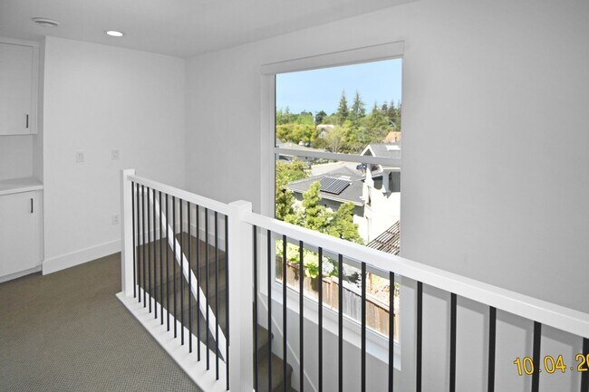 Building Photo - LuxurSmart Townhome with Solar | 3 Bed | 3.5 Bath | Built in 2021 | Walk to Sprouts/Dining
