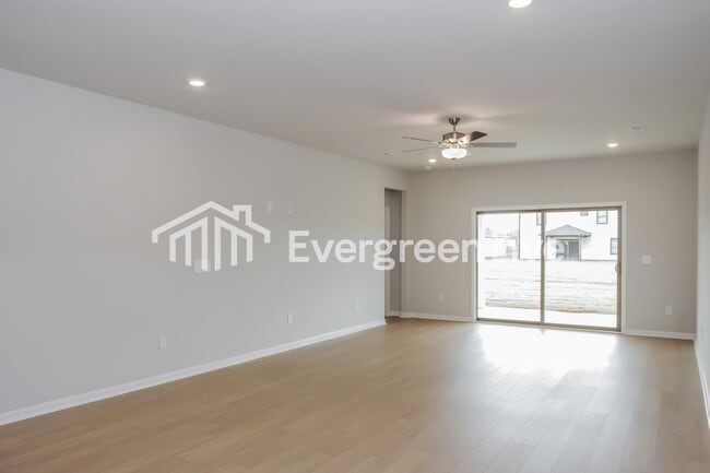 Building Photo - 221 Shangrila Wy