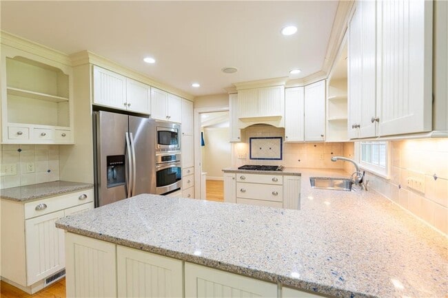 Building Photo - 48 Pleasant St