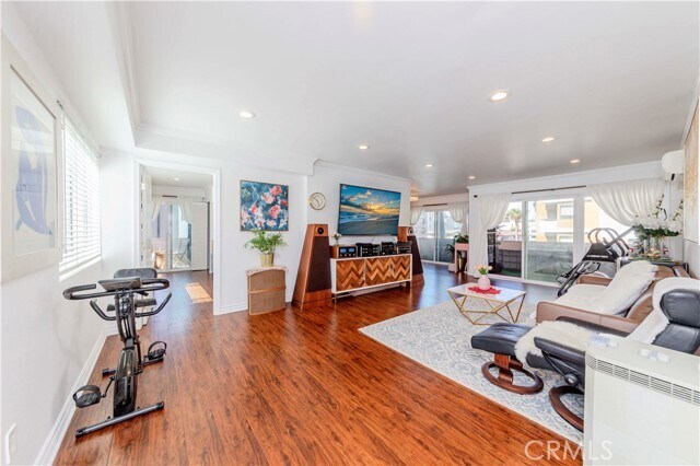 Building Photo - 358 S Gramercy Pl